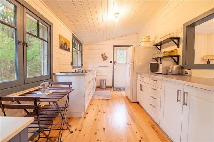 Charming Waterfront Cottage On Black Bay - Petawawa