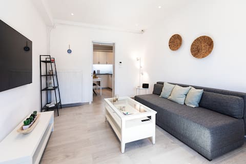 Popular Airbnb listing: Destiny Apartment On The Beach in Δήμος Πόρου