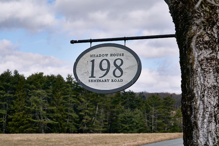 Private Countryside Home - The Meadow House - Houses for Rent in