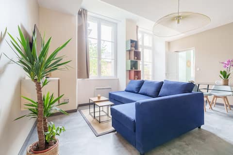 Luminous apartment with courtyard
