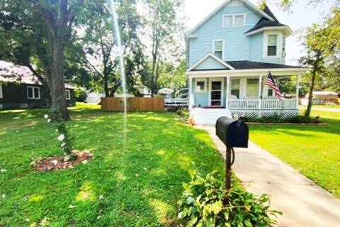 Beautiful Victorian. Cozy & NEW Remodel !