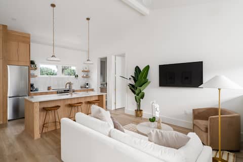 Popular Airbnb listing: The Fremont, Villa 3. Walk to Hyde Park! in Soho