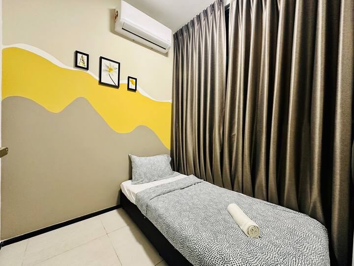 חדר שינה שלישי - מיטת יחיד אחת

