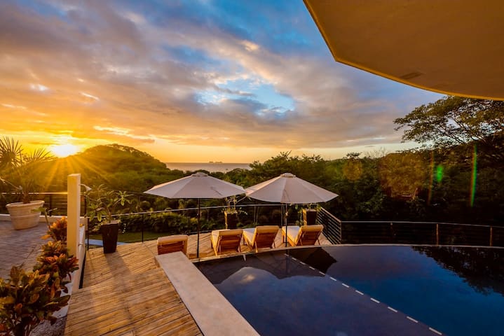Luxury Villa, Pool, Tennis & Pickleball Court