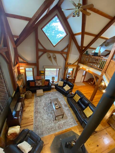 25 mins to ski hill! Spacious timber frame AC home