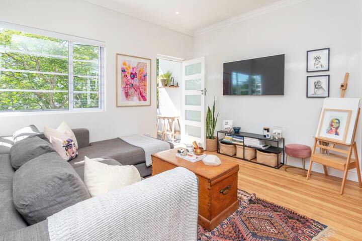 Light & spacious Vredehoek apartment