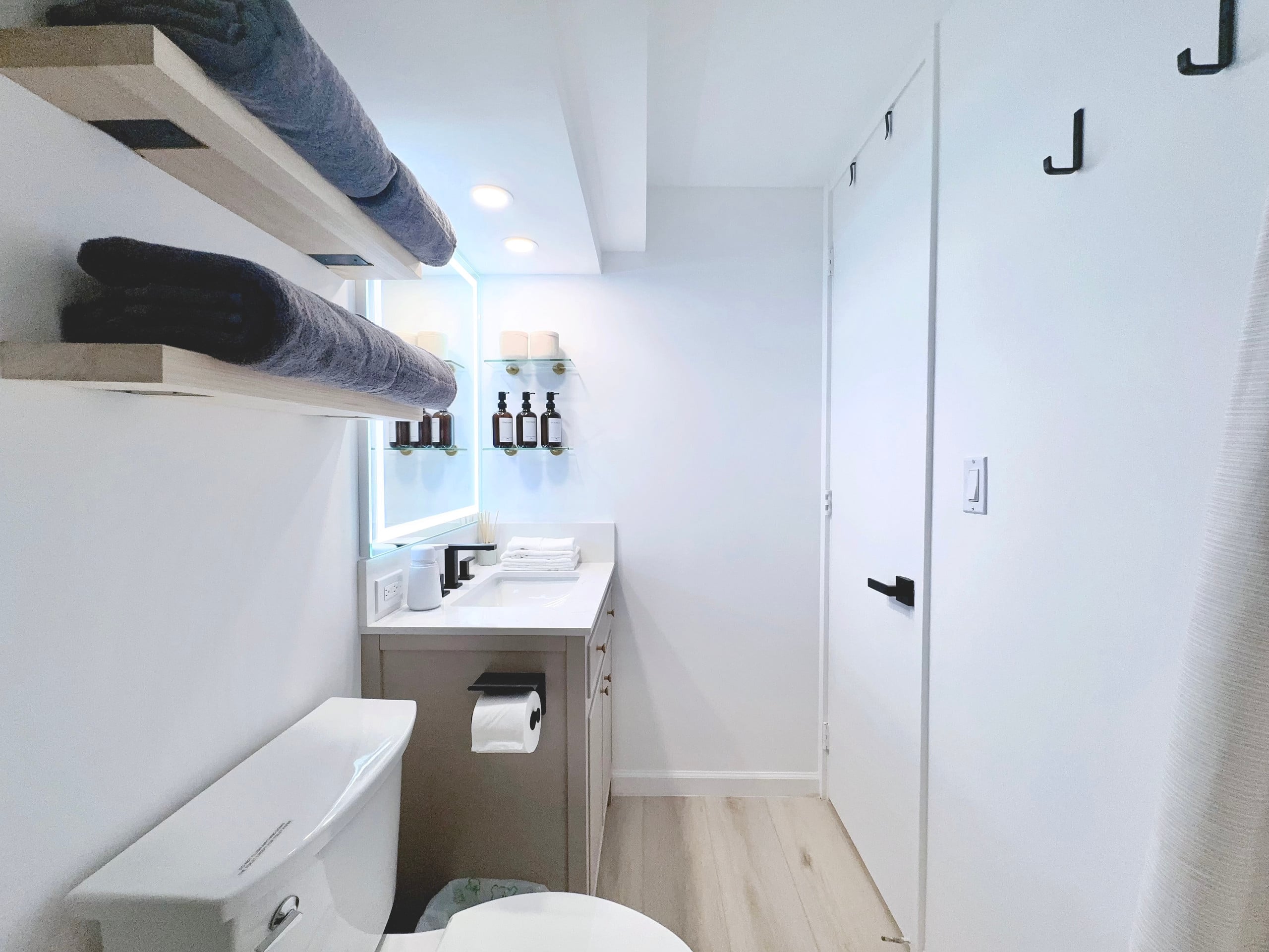 23FL-Upscale Newly Renovated King Studio-Waikiki~ - Image 23