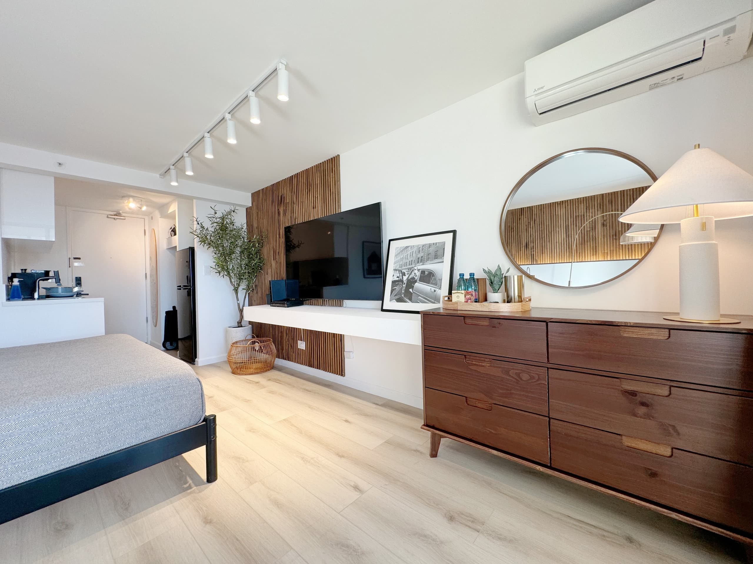 23FL-Upscale Newly Renovated King Studio-Waikiki~ - Image 2