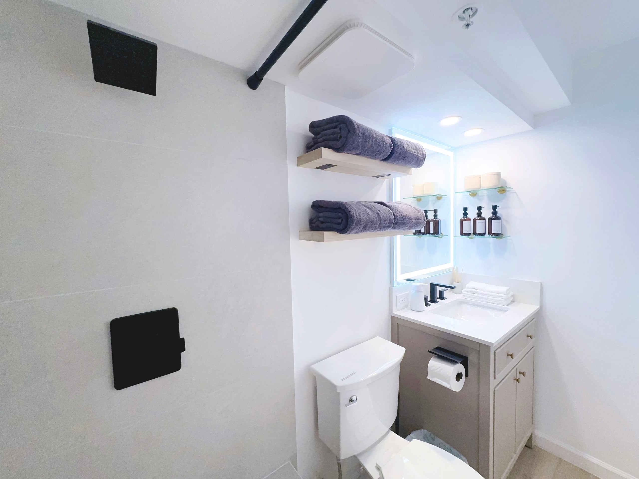 23FL-Upscale Newly Renovated King Studio-Waikiki~ - Image 26