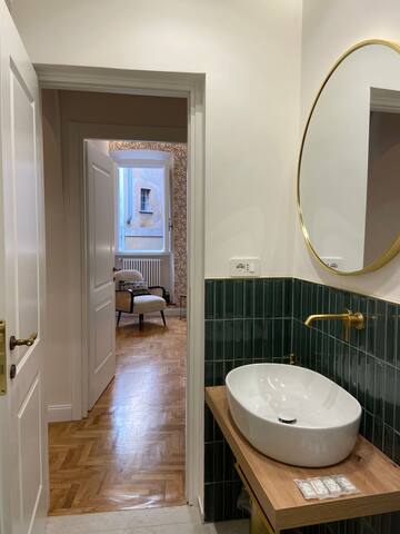 Casa Bella- Luxury home near Piazza Venezia gallery image 5