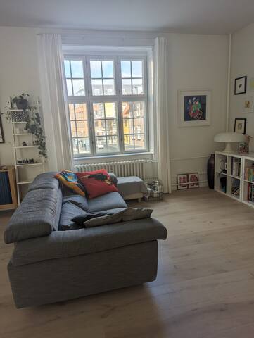 Spacious family home in the city centre gallery image 2