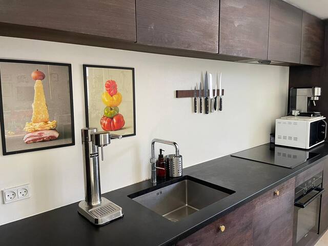 Spacious family home in the city centre gallery image 5