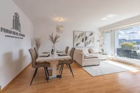 Large apartment with a view & free parking