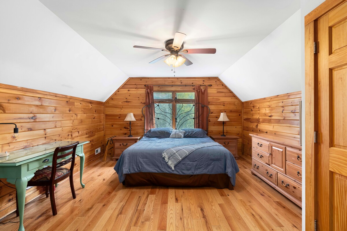 חדר שינה ראשי (מיטת קינג סייז)