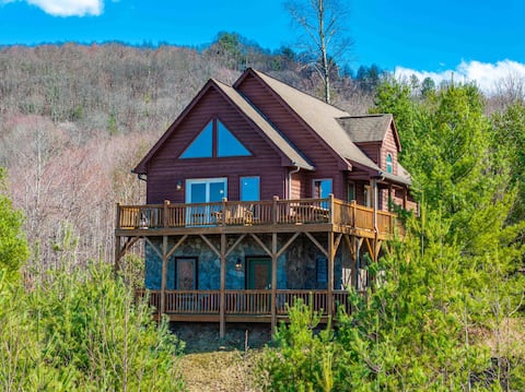 Mtn Getaway near Boone | Hot Tub & Gorgeous Views