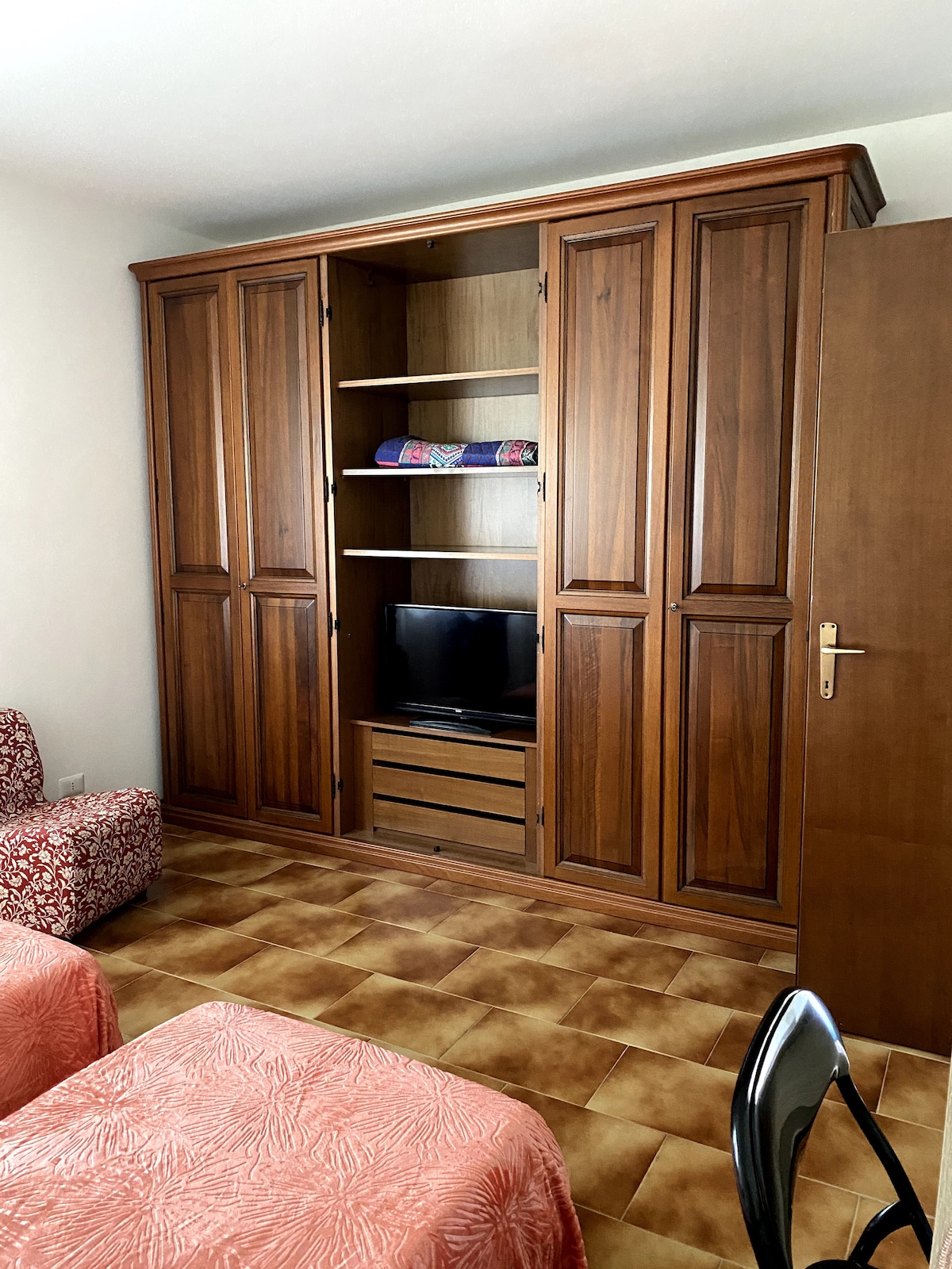 Тези легла са свързани, за да получат двойно легло. Заявете го, когато резервирате, ако искате да се присъедините към тях. 