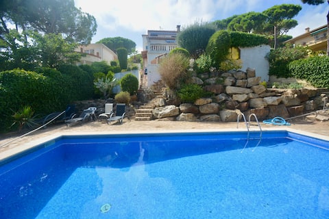 Villa with sea view 20 min beach