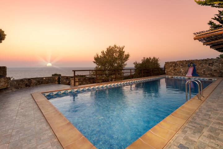 Traditional villa w/pool & seaview near Elafonissi