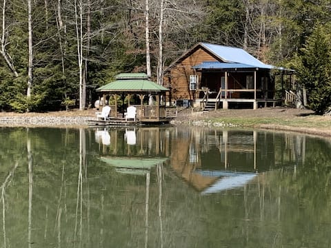 Lazy Day's~        Romantic Cabin at the Pond