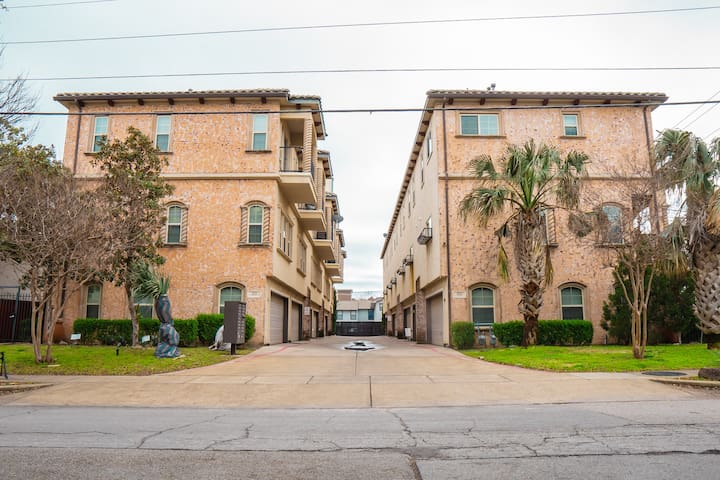 Cozy 2 Townhomes near Lower Greenville