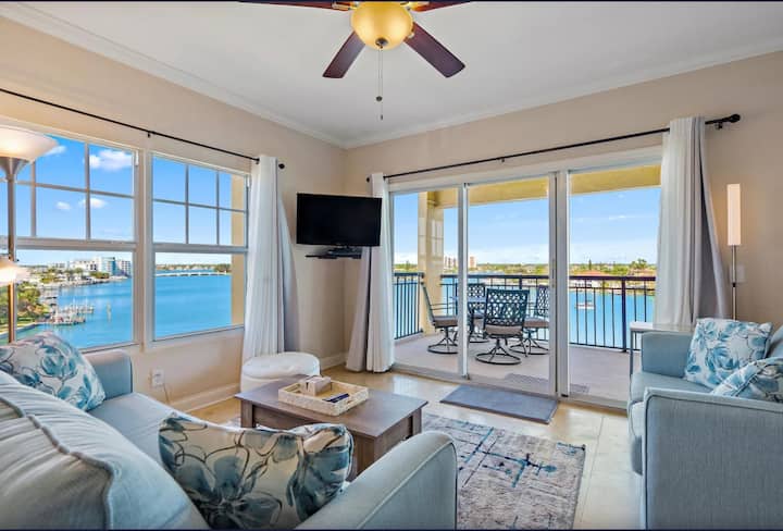 Stunning Best Top Floor Apartment Vacation Rentals image