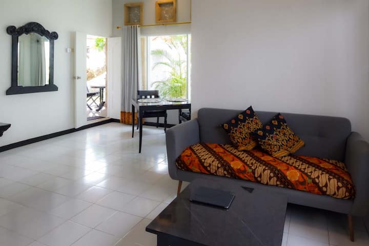 Cozy Bungalow Living Room And Kitchen In Sanur - Australia