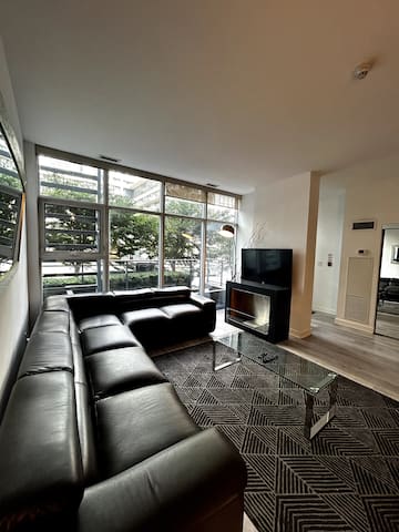 Modern 3-Bed Townhouse Close to CN Tower