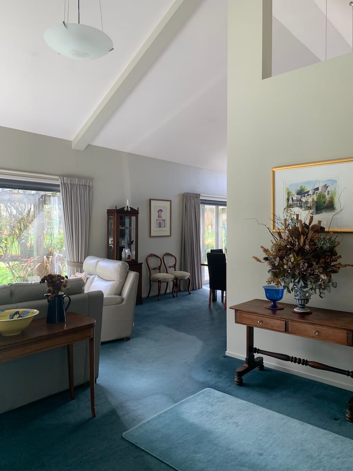 Cottonwood 
Spacious 1 Bedroom Home Incl Breakfast - Masterton