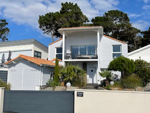 West side, villa with exceptional sea view