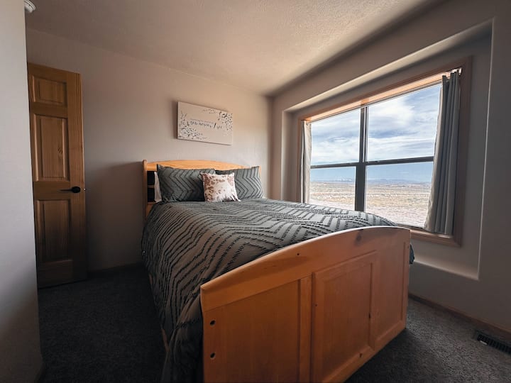 Spálňa na prvom poschodí „Mount Wood“ - manželská posteľ