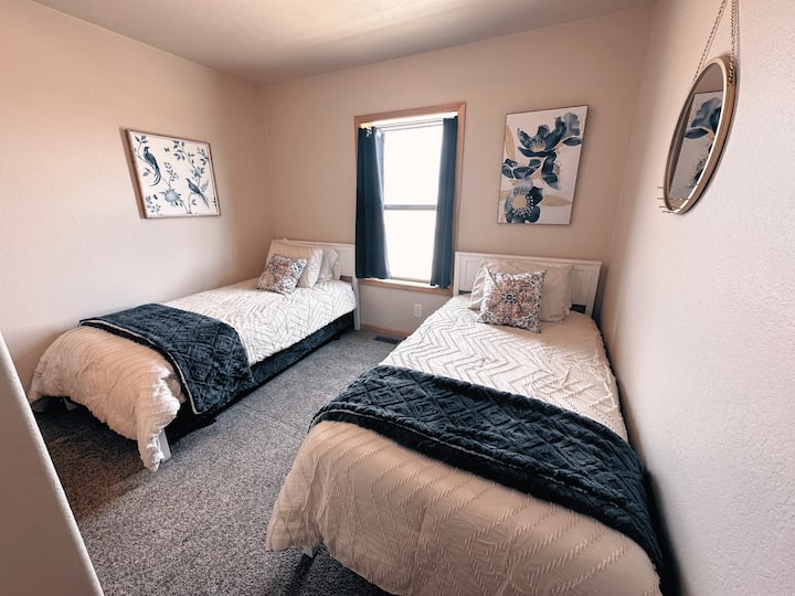 Spálňa na prvom poschodí „Castle Mountain“ - 2 dvojčatá a posteľ typu Trundle