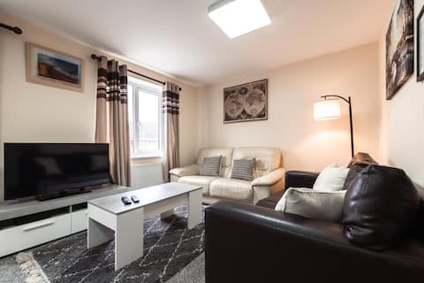 Top performing Airbnb: GemStone - 4 Bedroom House with free parking in Keresley