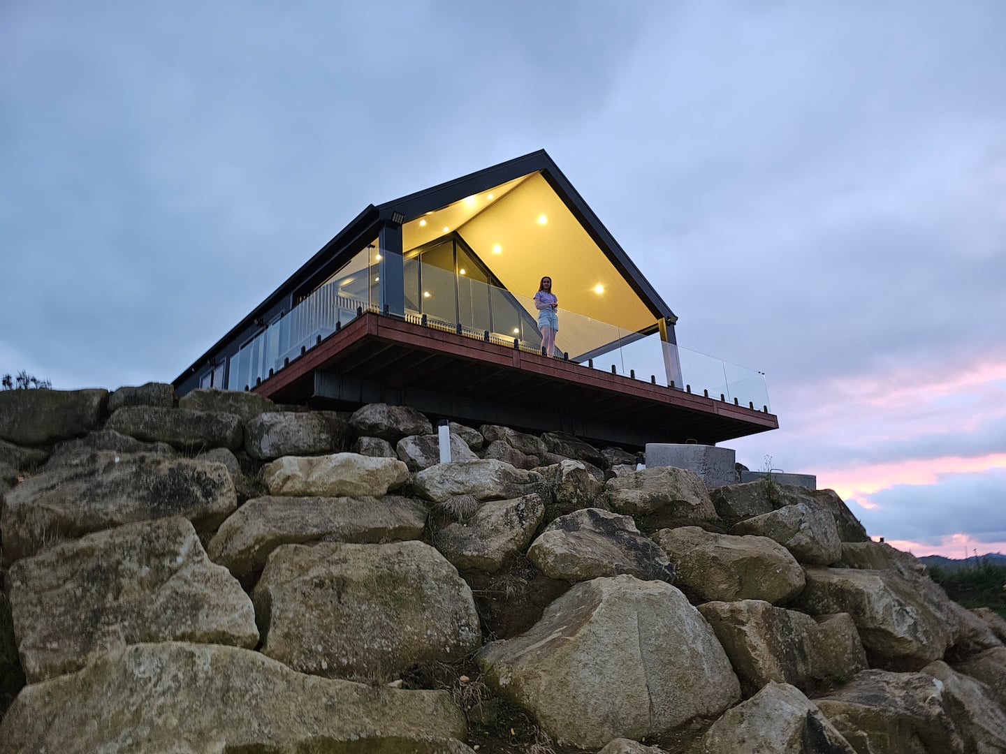 Modern Hilltop Retreat 
 Oranleigh Lodge 2