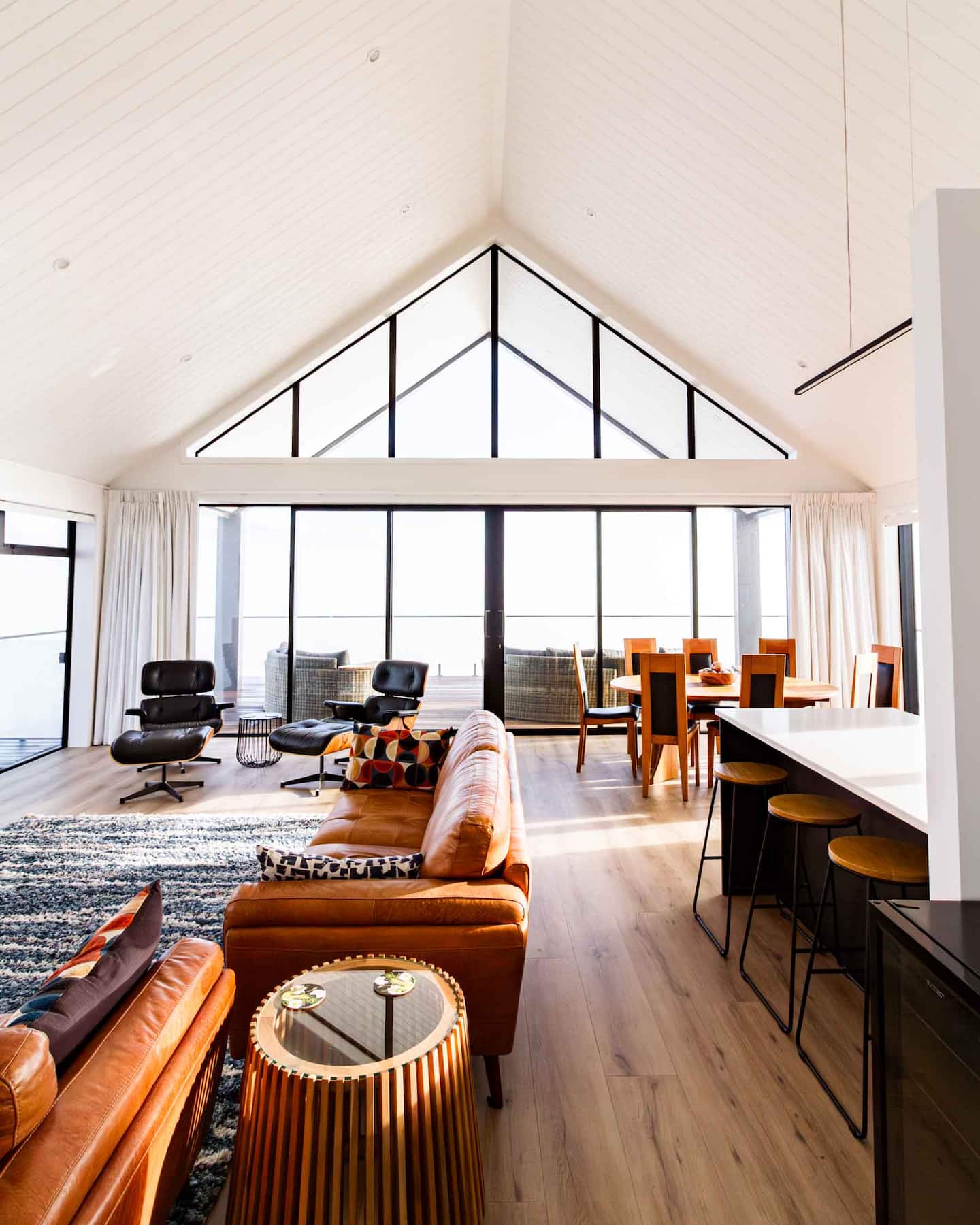 Modern Hilltop Retreat 
 Oranleigh Lodge 1