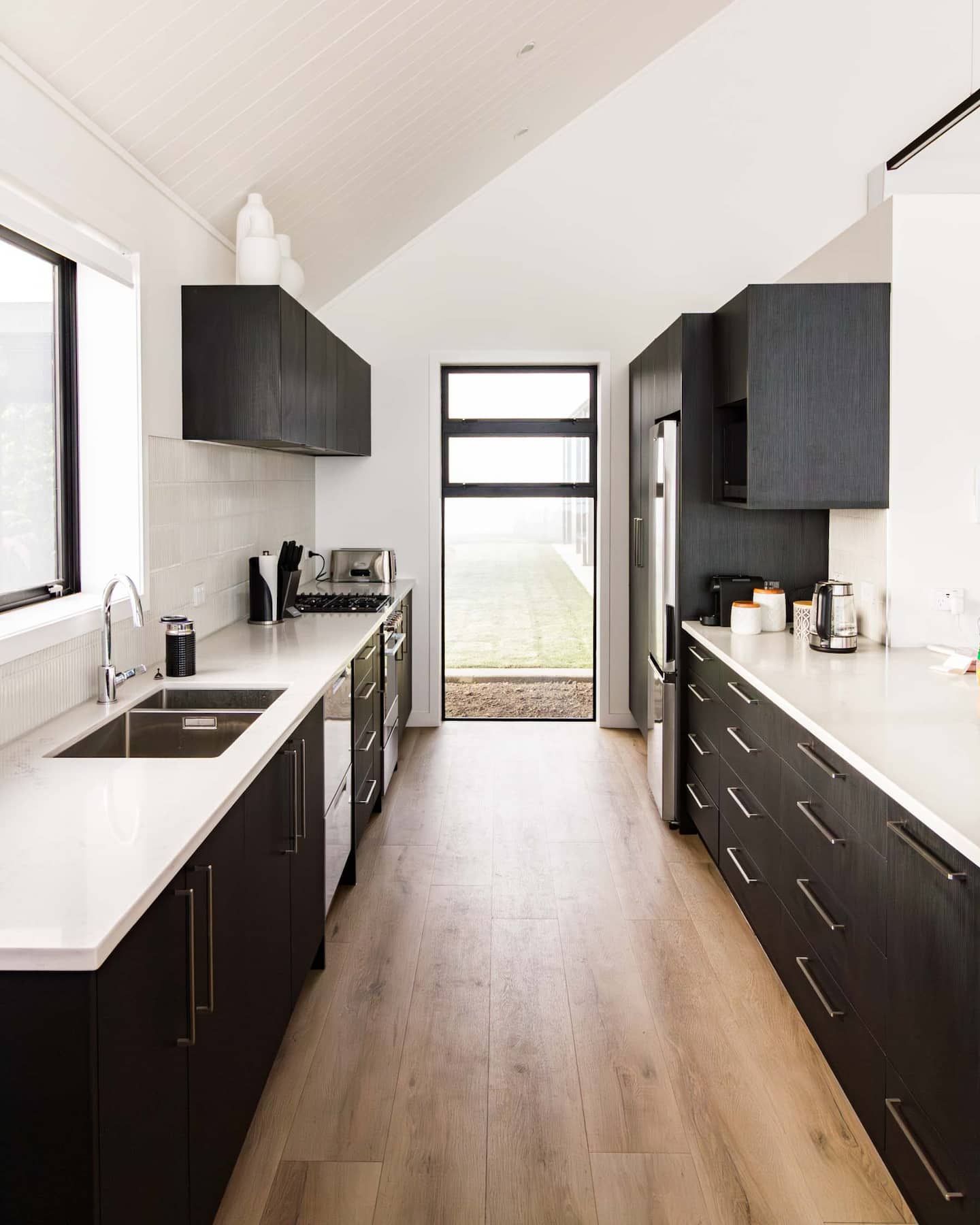 Modern Hilltop Retreat 
 Oranleigh Lodge 5