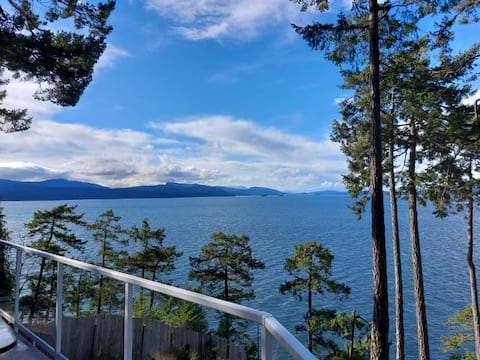 Top Airbnb: Oceanfront House on Orca Highway in Southern Gulf Islands