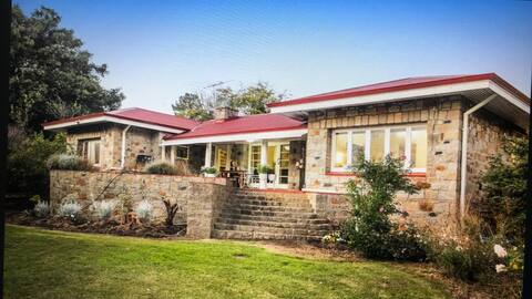 Hills Manor House