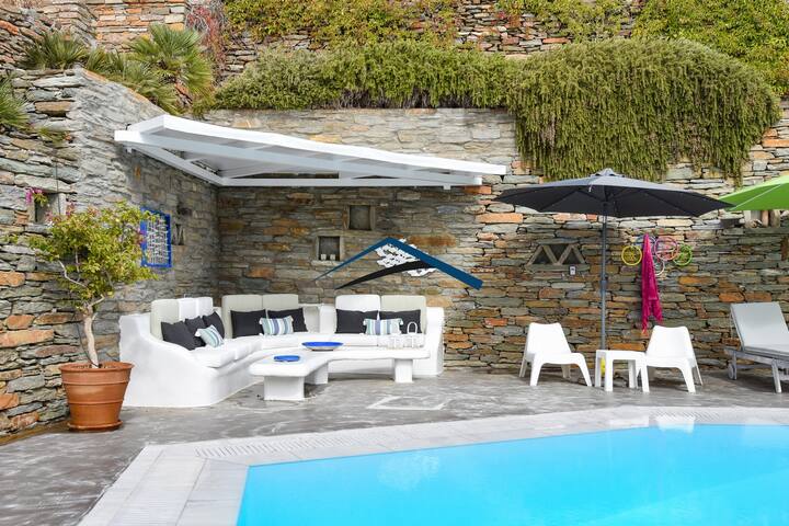 Fantastic villa with a pool and large outdoor area gallery image 5