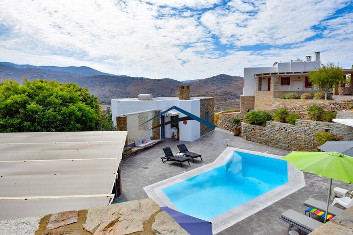 Fantastic villa with a pool and large outdoor area gallery image 3