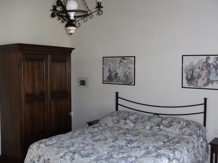Camera Con Salotto E Cucina. - Narni