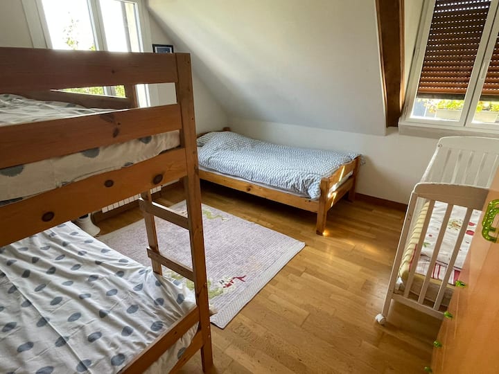 Gîte
Chambre 3 lits simples