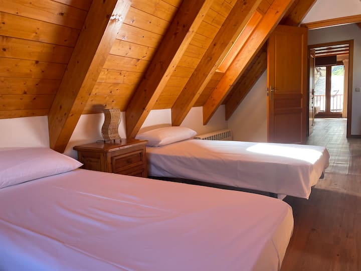 Detaji i dhomës dopio në katin e dytë.