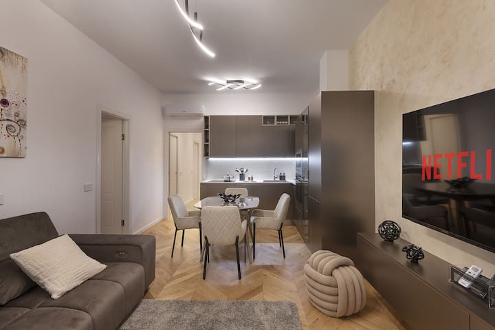 [YOLO Luxury Apartment] – 5 Minuti dal Duomo gallery image 3