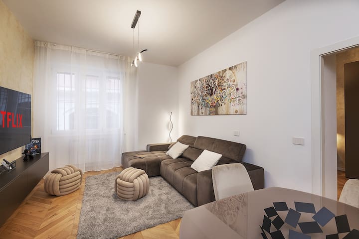 [YOLO Luxury Apartment] – 5 Minuti dal Duomo gallery image 2