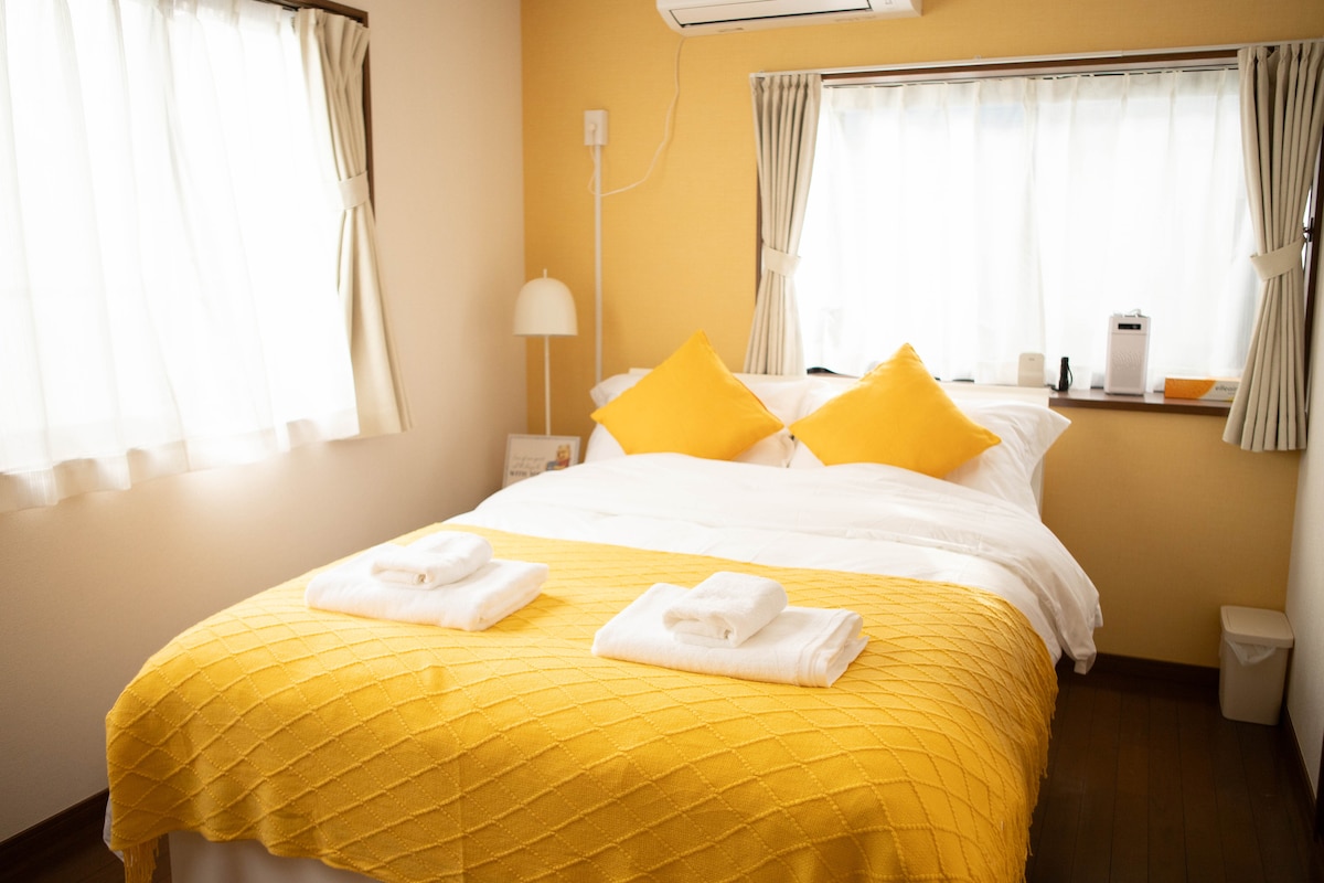 Dhoma e mbushur me diell pëlqehet nga vizitorët