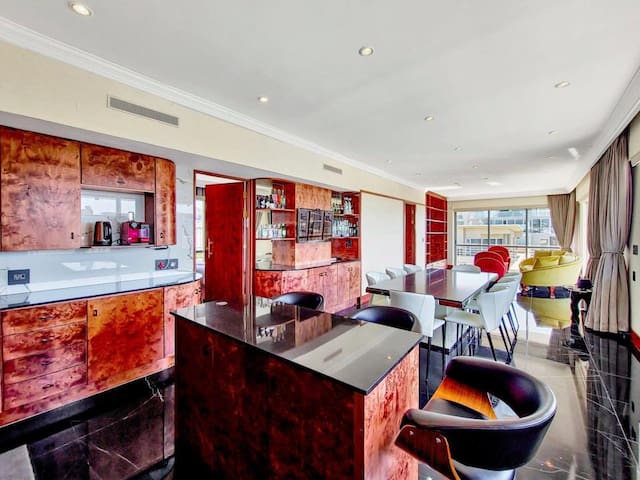 Luxury penthouse close to Waterfront & CTICC