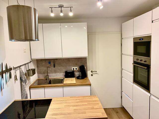 5 Room Family Apt with Park View gallery image 4