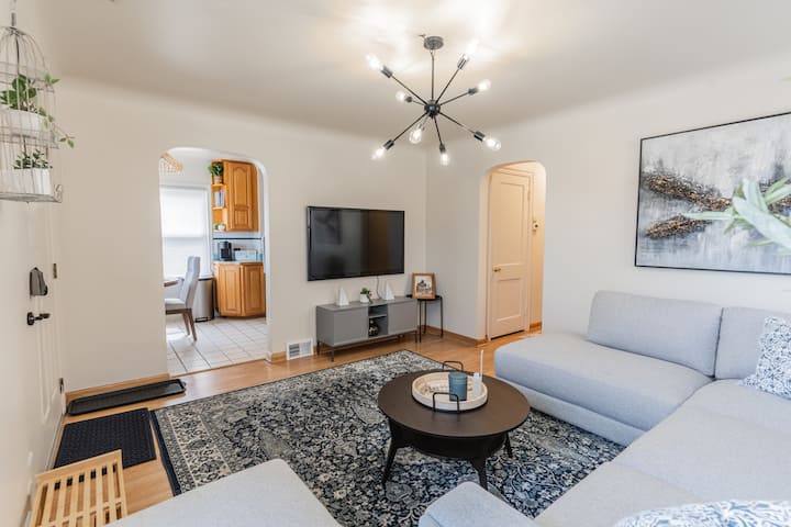 4 Bedroom 2.5 bath-Sleeps 8+ Near it all- Ford/Tel