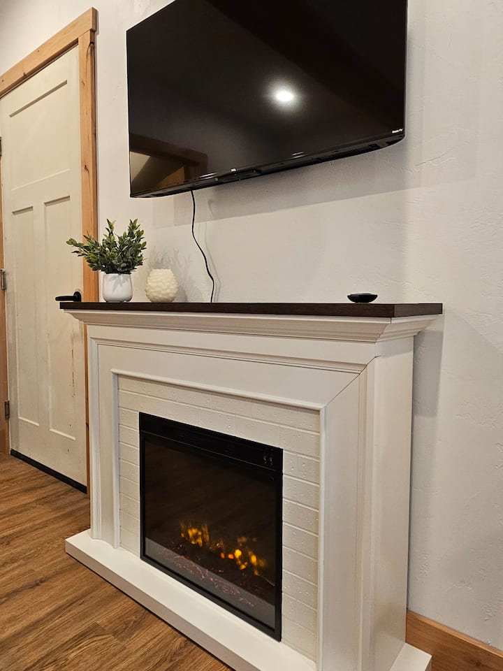 Cozy Fireplace Studio - Whitefish, MT