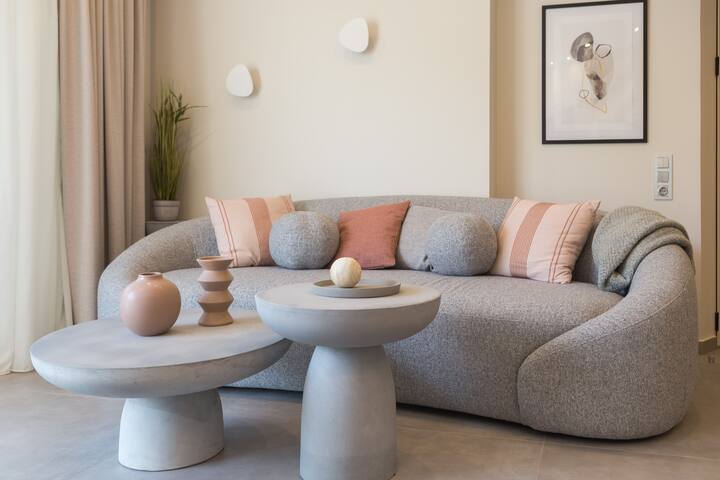 Iris Luxury Home, beachfront with jacuzzi in Mpali gallery image 2